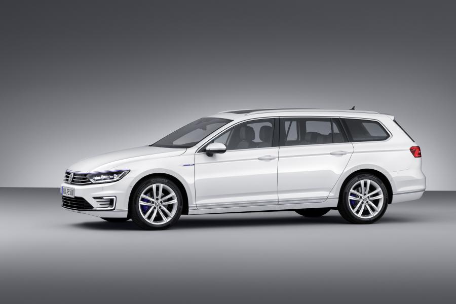  Volkswagen Passat Variant GTE 2015 года  (фото 21 из 30)